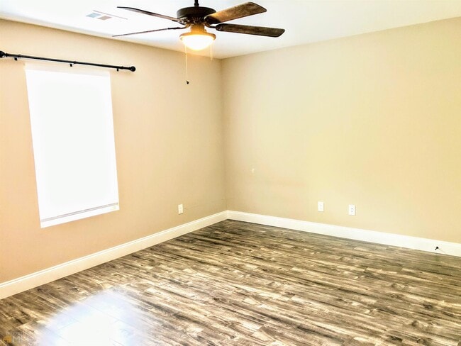 Building Photo - 261 Brookwoods Ln