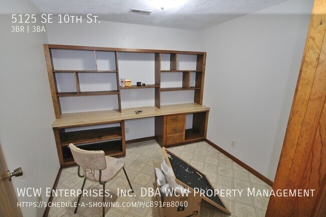 Building Photo - 5125 SE 10th St