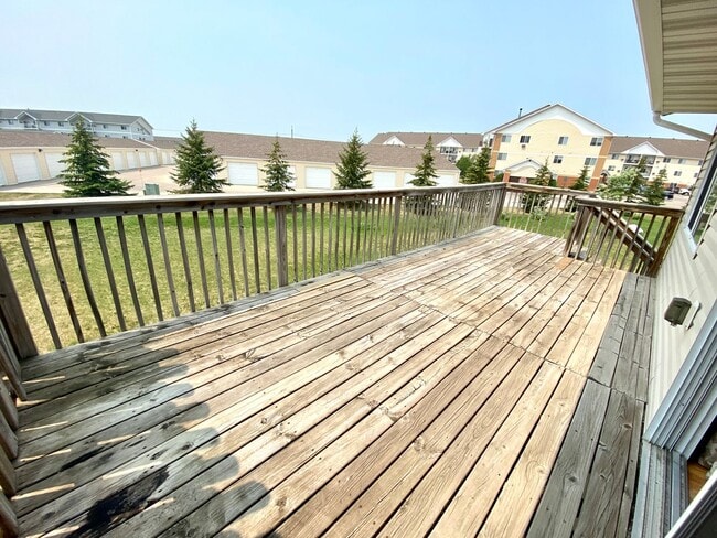 Building Photo - 3 bed, 2 bath Twinhome