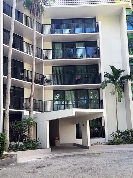 Primary Photo - 1000 River Reach Dr