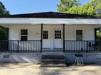 Building Photo - 411 Midway St