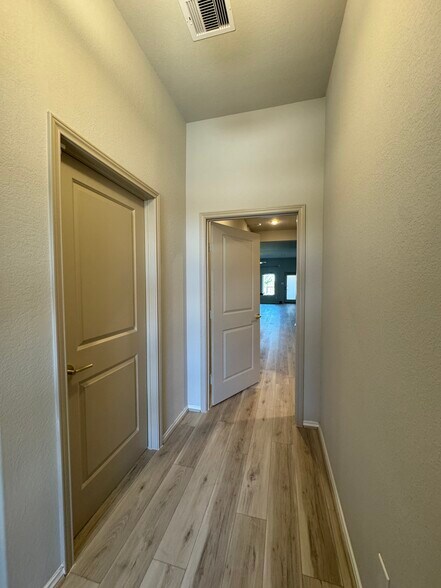 Building Photo - 13827 Via Toluca Trl