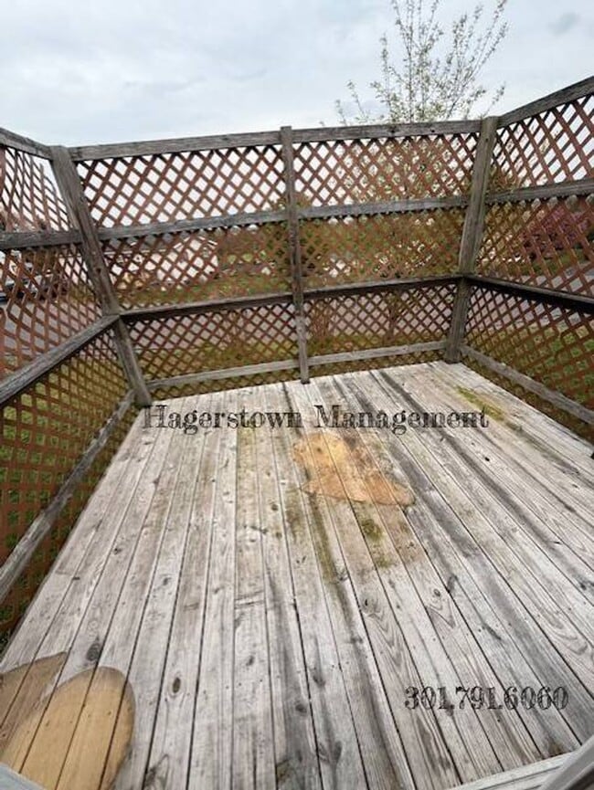 Building Photo - 3 Bedroom, 2 Bath Manufactured Home in Highland Manor