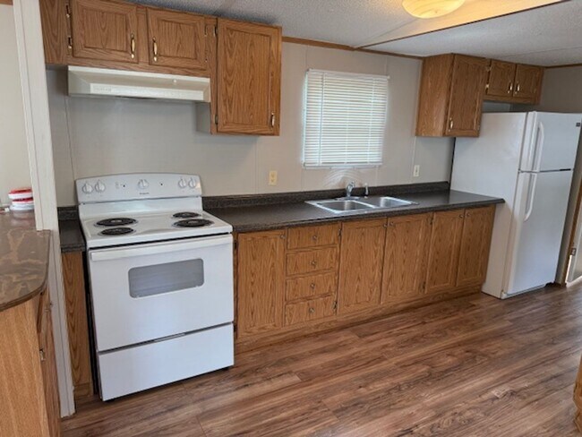 Building Photo - Greenback 37742 - 3 bed 2 bath mobile home...