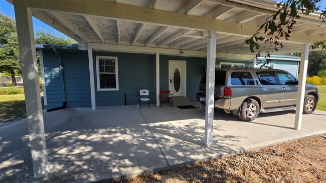 Building Photo - 2717 County Rd 3479B