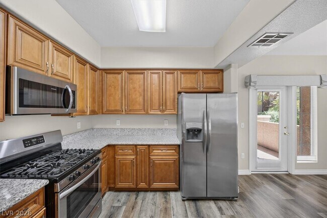 Building Photo - 9901 Trailwood Dr