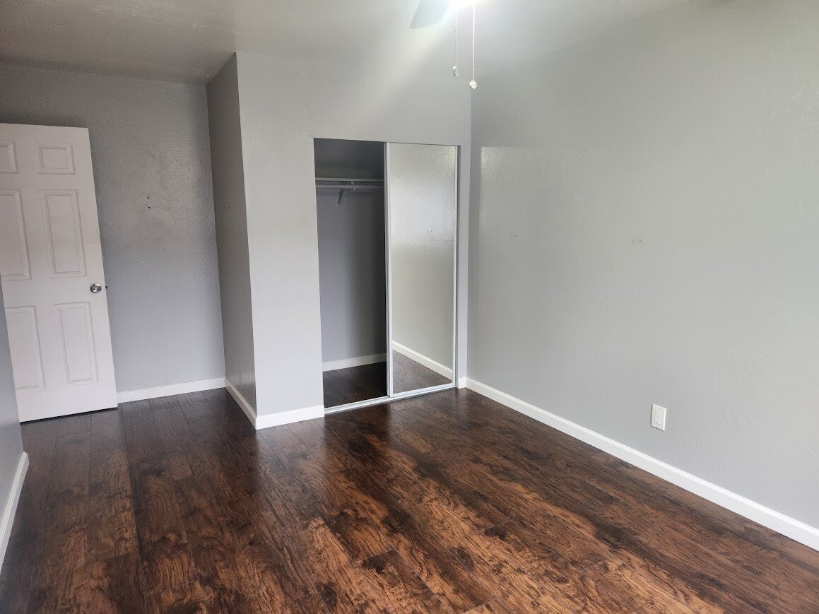 Building Photo - 1648 Russell St