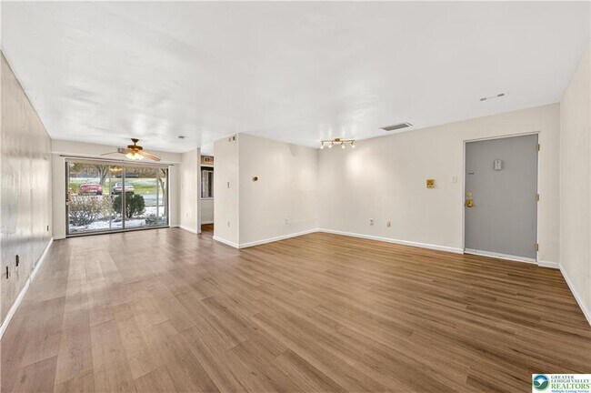 Building Photo - 1575 Creekside Rd