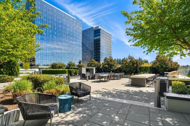 Building Photo - 2Bd/1.75Ba Bellevue Condo