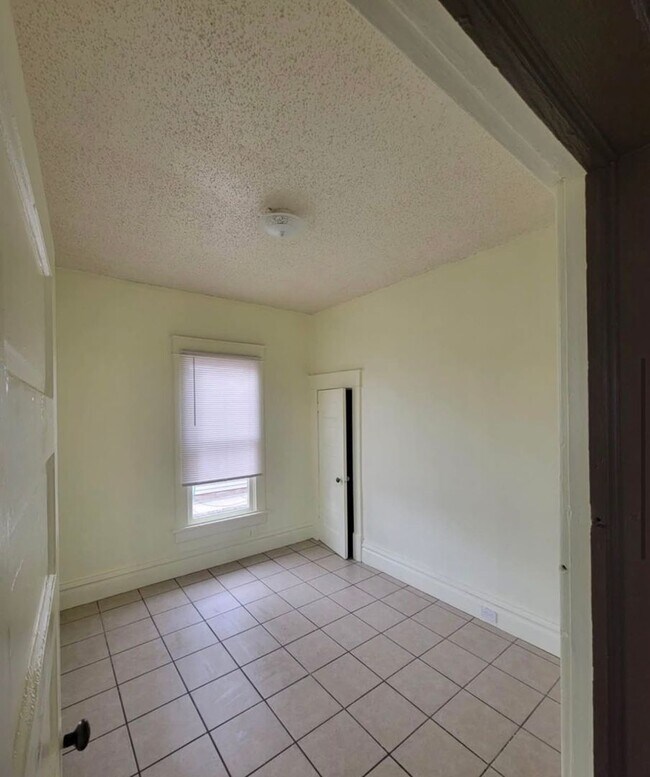 Building Photo - 1110 7th Ave