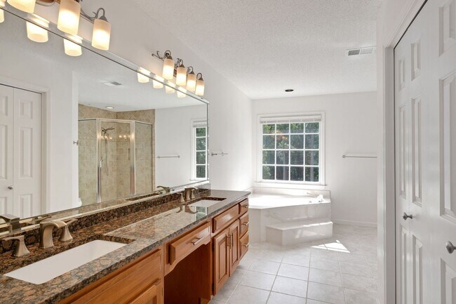 Building Photo - Country-Chic Retreat in Hickory Flat