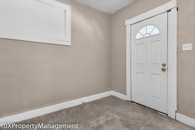 Building Photo - 498 N Champion Ave