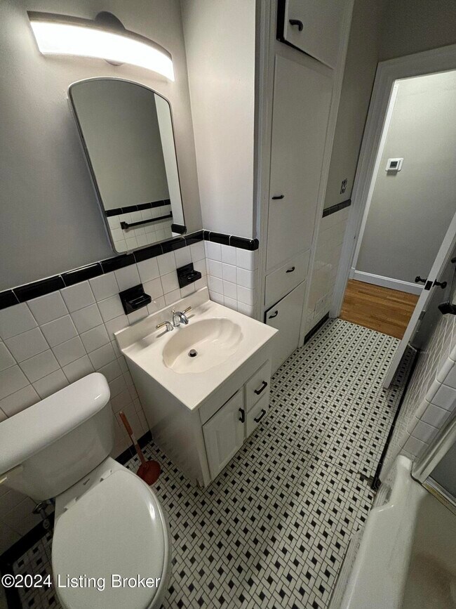 Building Photo - 4187 Westport Rd