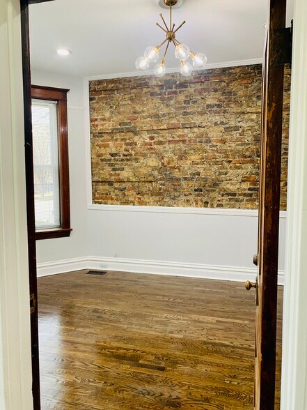 Building Photo - 2637 W Walton St