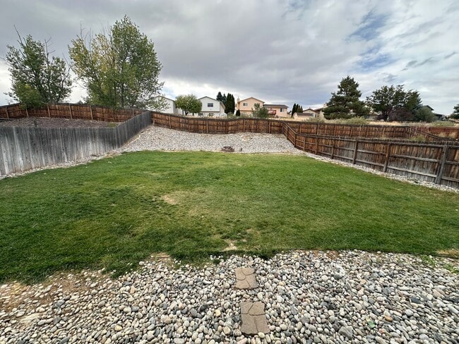 Building Photo - FANTASTIC 3 BEDROOM 2.5 BATHROOM LOCATED IN MESA RIDGE!!!