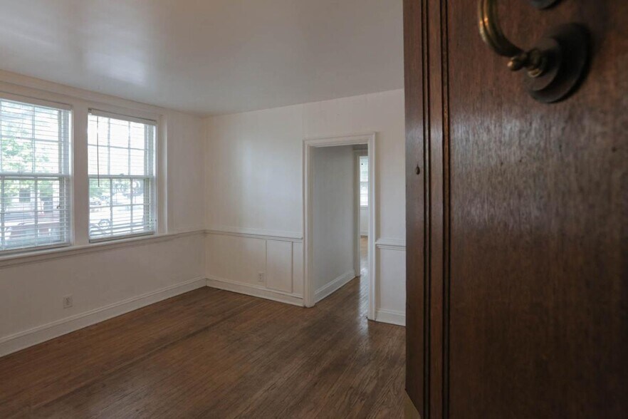 Building Photo - 1003 Colley Ave