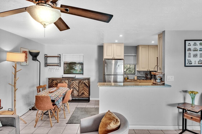 Building Photo - 1826 N Dixie Hwy