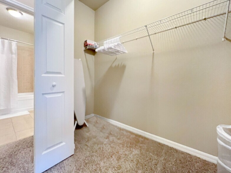 Building Photo - 1770 Bearberry Cir
