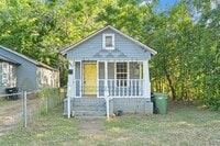 Building Photo - 608 32nd St