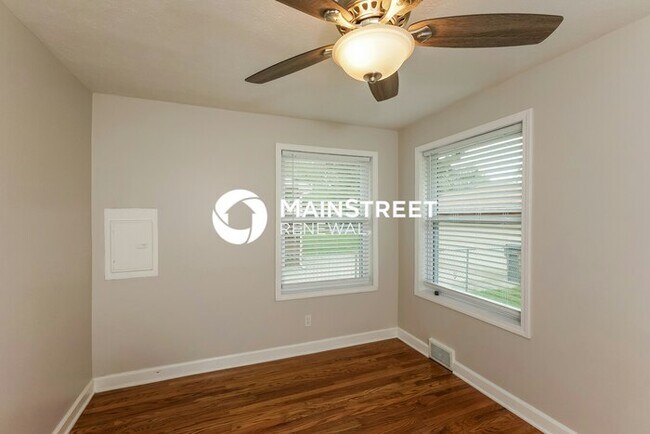 Building Photo - 3 Bedroom Pet-Friendly Home in LOUISVILLE, KY with Main Street Renewal