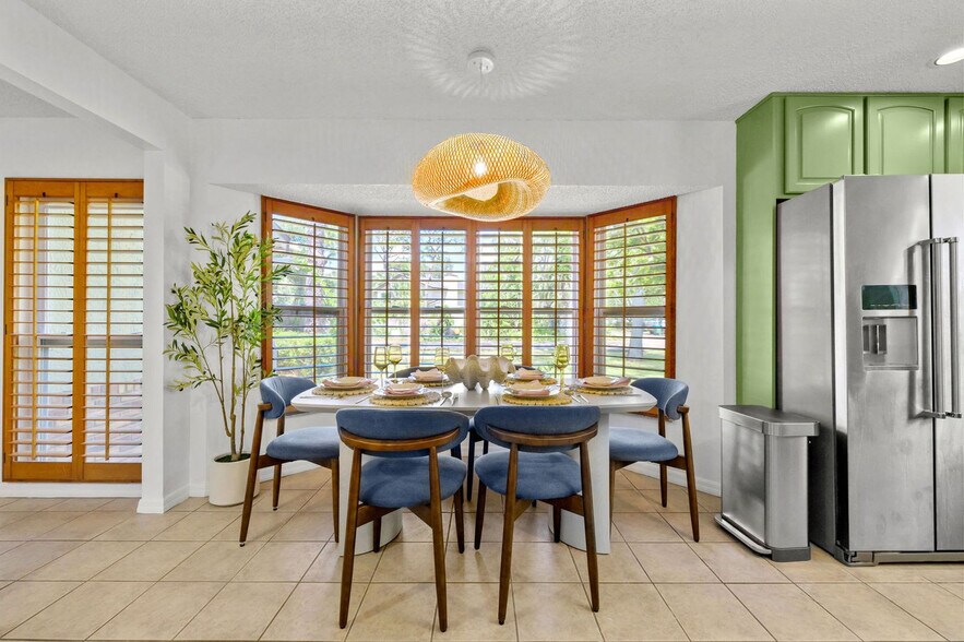 Building Photo - 9800 E Bay St