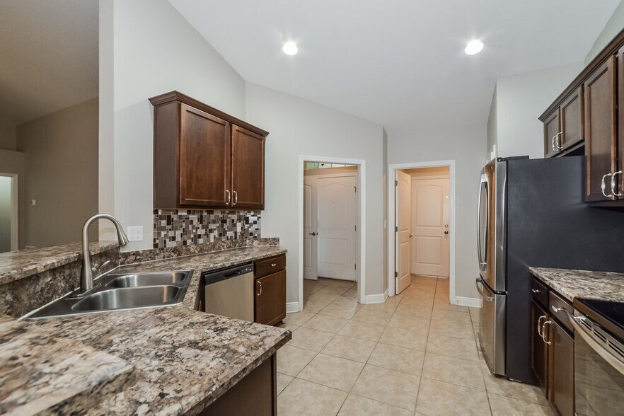Building Photo - 2214 Angel Fish Loop
