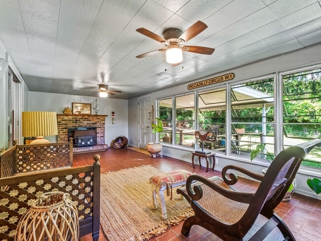 Building Photo - 3212 Springdale Dr