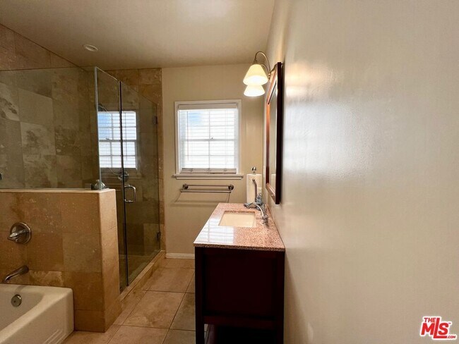 Building Photo - 5039 Inadale Ave