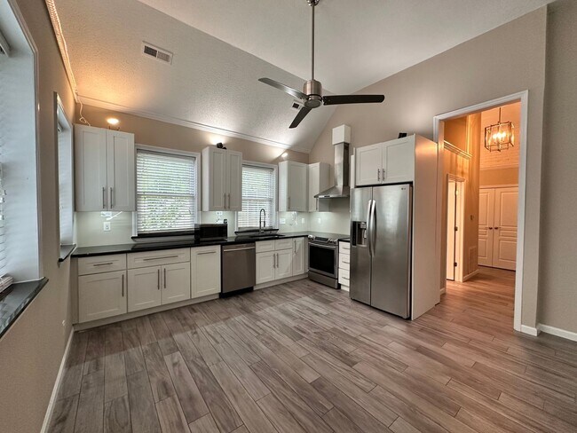 Building Photo - Exclusively Offered by Muse Realty Rentals...