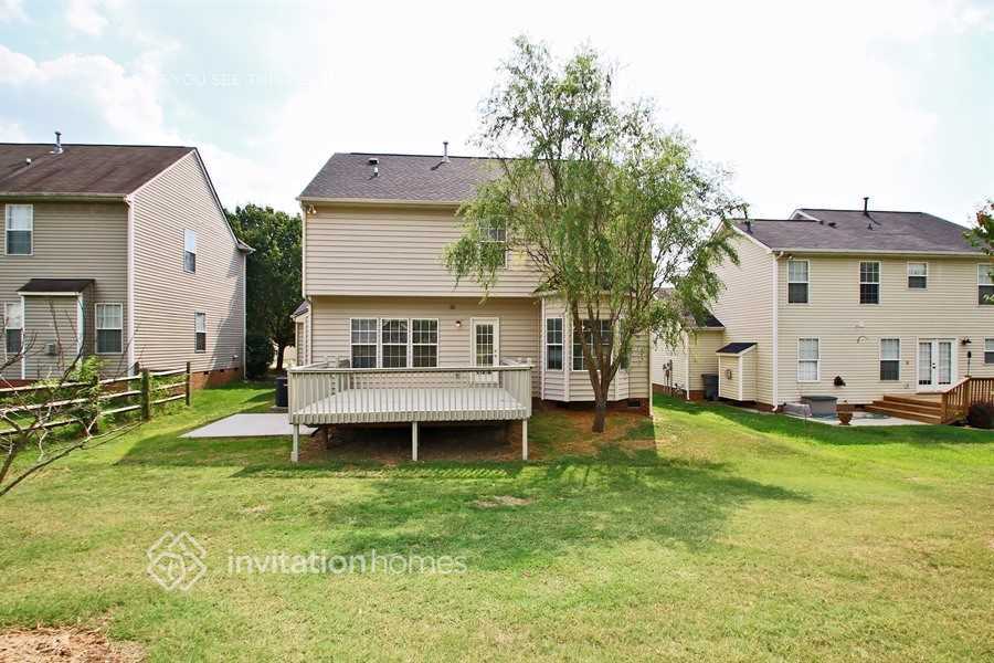 Building Photo - 5125 Bentgrass Run Dr