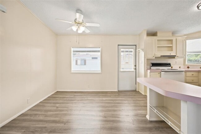 Building Photo - 8880 SW 27th Ave