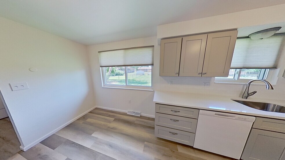 Building Photo - 4675 Holland St