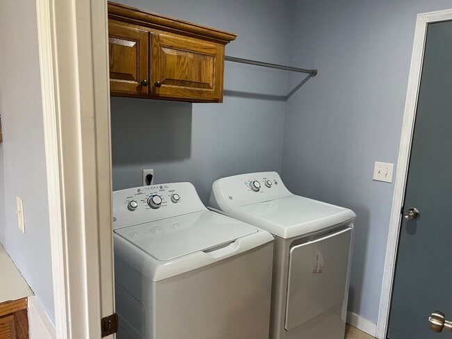 Building Photo - Quiet 3Bed / 2Bath in Springfield