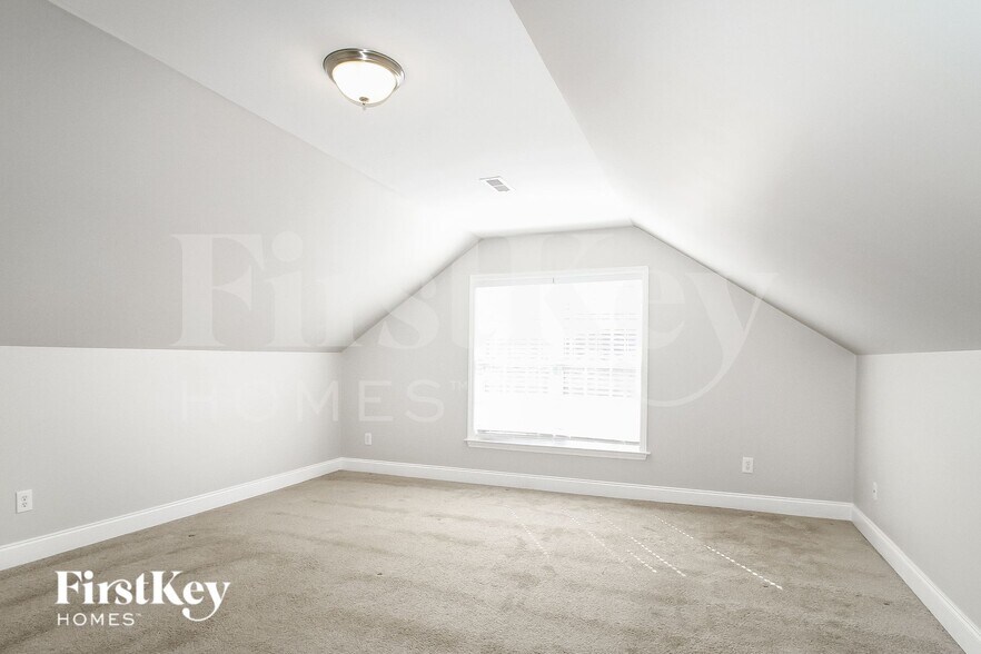 Building Photo - 6683 Knob Hill Ct