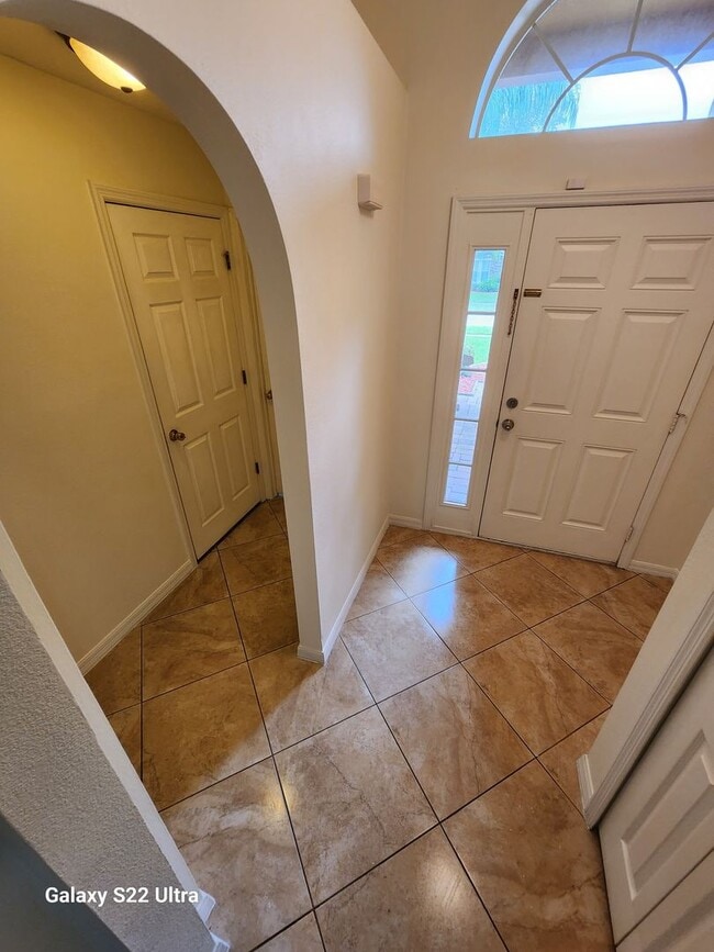 Building Photo - 4 bedroom 2 bath