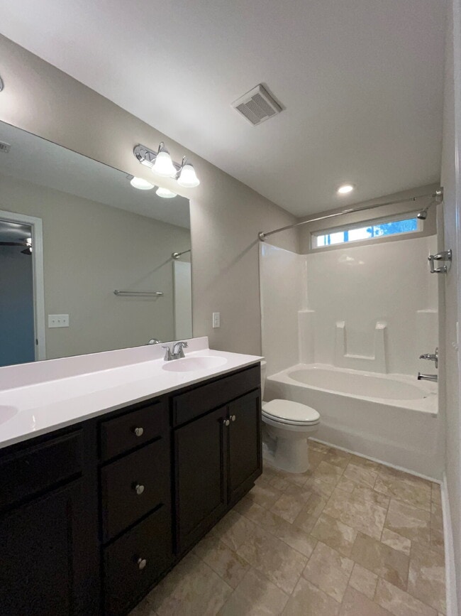 Building Photo - 2 Jaydn Dr W