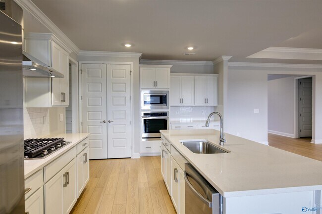 Building Photo - 190 Clift Crk Dr