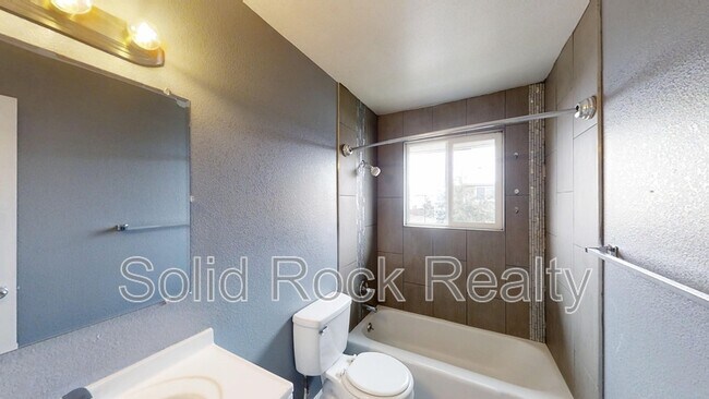 Building Photo - 333 Bonnie Ct