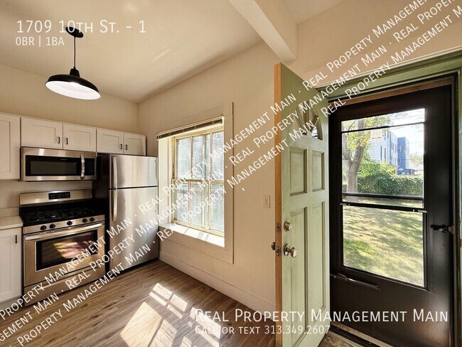 Building Photo - 1709 10th St