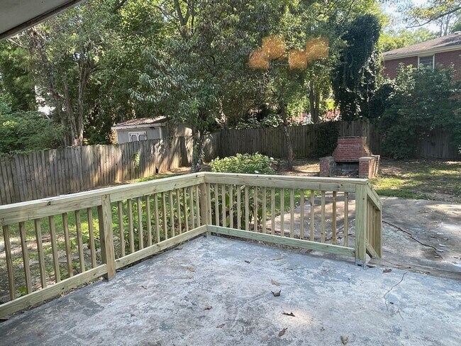 Building Photo - 665 Aline Dr NW