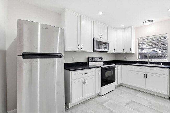 Building Photo - 1913 Baldwin Dr