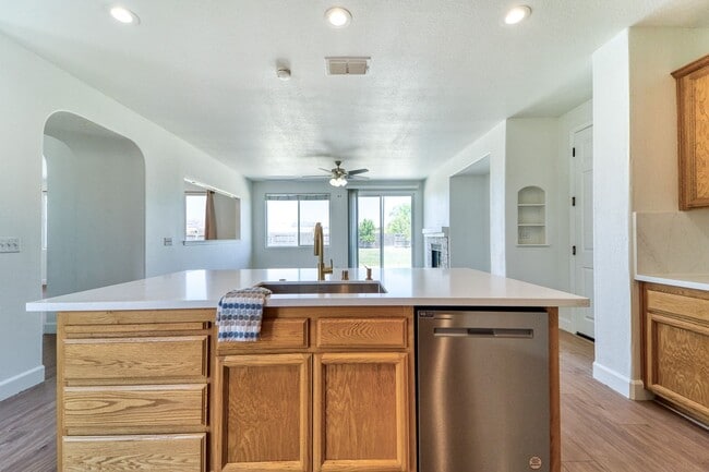 Building Photo - Stunning 4-Bedroom Home with Spacious Yard
