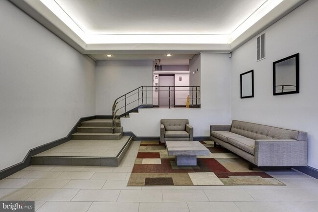 Building Photo - Dupont Circle!!// Professionally Managed// 1 Bedroom 1 Bathroom Condo