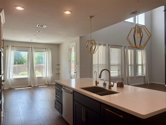 Building Photo - 2904 Fallcrest Bnd