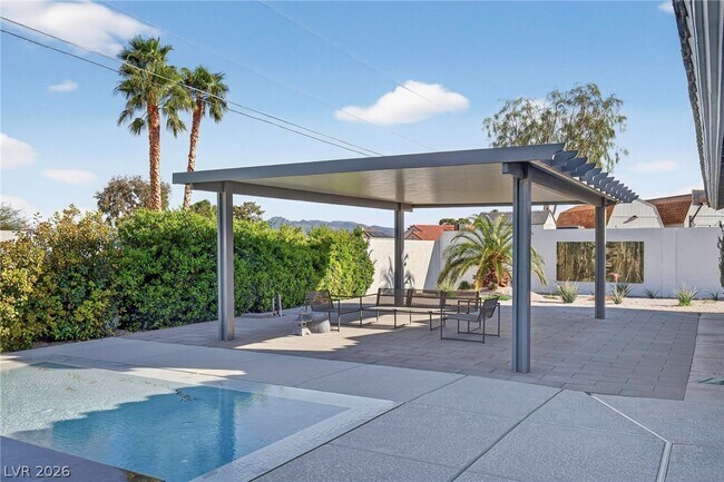 Building Photo - 363 E Robindale Rd