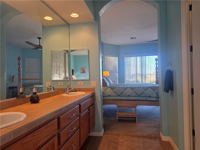Building Photo - 2842 Fort Silver Dr