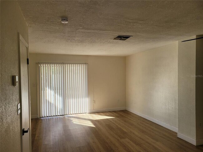 Building Photo - 1236 Dovehill Dr