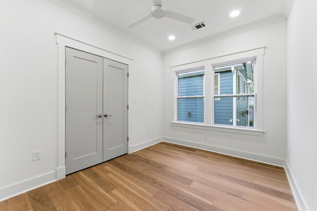 Building Photo - 205 Whitefoord Ave NE