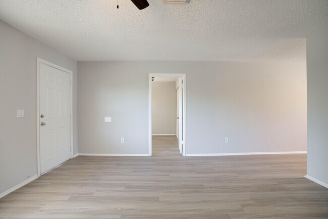 Building Photo - 6610 Jupiter Gardens Blvd