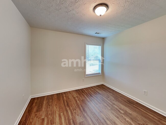 Building Photo - 908 Gardenia Curve